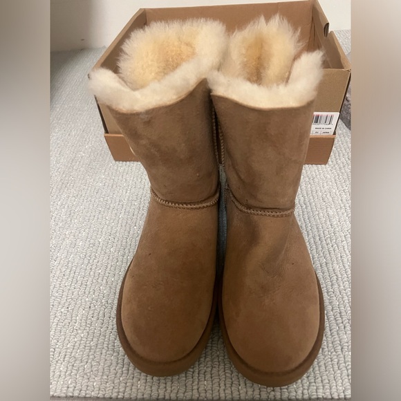UGG Chestnut Bailey Boots 7 - Picture 1 of 8